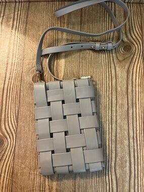 Woven Crossbody Bag in Light mauve/cream - Minimal Women's Phone Bag